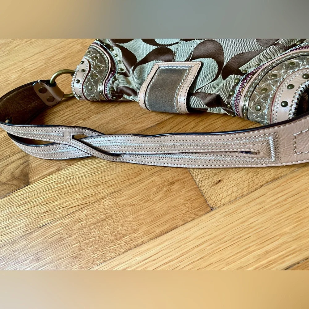 Coach Vintage Beige & Brown Signature Jacquard & Leather Studded Buckle Shoulder - Picture 5 of 8